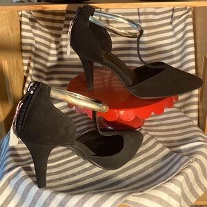 #18 IMPO Zippered Heel - Black w/Silvery Gold Band